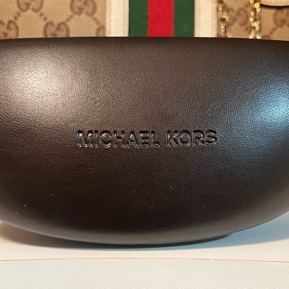 NWOT MICHAEL KORS BROWN CLAMSHELL SUNGLASSES CASE WITH M.K. CLEANING CLOTH 6”X3” - Picture 4 of 11